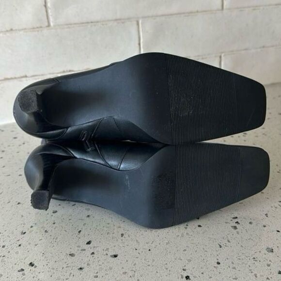 Karen Scott Teddi Black Leather Heeled Ankle
Boots Square Toe Side Zip Size 7.5M - Picture 9 of 9
